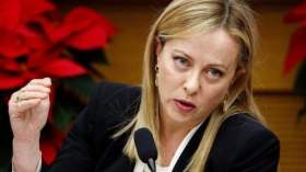 ميلوني تندّد باستهداف كنيسة في غزة.. ماذا عن تدمير مئات المساجد؟