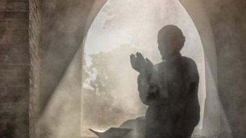 المسلم المعاصر بين مركزية الدّنيا ومركزية الآخرة (1)