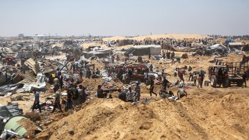 معسكرُ اعتقال نازي بغطاء إنساني!