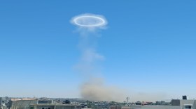 سحابة غامضة في سماء غزة أثارت مخاوف سكان القطاع.. ما القصة؟