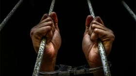 أسرى التاريخ والأوهام!