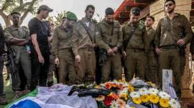 هكذا تفاعل مغردون مع بكاء صهيونية على ابنها القتيل!