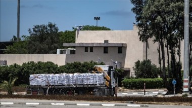 Des camions d’aide égyptiens entrent à Gaza via Rafah avec des vivres et du matériel humanitaire