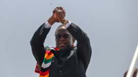 الرئيس الزيمبابوي ينهي زيارته التي أداها للجزائر