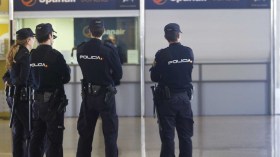  طُردت منها.. ماذا فعلت امرأة صهيونية داخل طائرة اسبانية؟