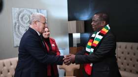 بوغالي يؤدي زيارة مجاملة إلى رئيس جمهورية زيمبابوي
