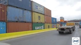 وزارة التجارة الخارجية تستدعي المستوردين لتحرير حاويات السلع المكدسة في الموانئ