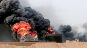 للمرة الـ 12.. عدوان صهيوني على اليمن يستهدف ميناء الحديدة