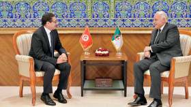 عطاف يستقبل السفير التونسي في الجزائر