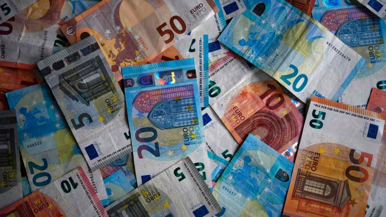 توقيف 5 متعاملين اقتصاديين و4 موظفين عموميين في قضية تبييض أموال بمستغانم