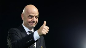 إنفانتينو يعتذر إلى الجماهير البريطانية.. ويفتح الباب لرفع عقوبات الفيفا عن روسيا