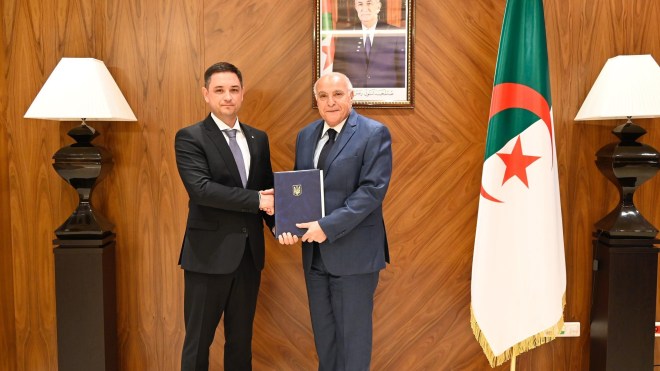 عطاف يستقبل سفير أوكرانيا الجديد لدى الجزائر