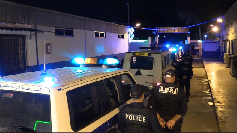 توقيف 288 شخصًا محل بحث وضبط مخدرات وأسلحة بيضاء