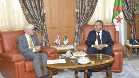 برنامج لترقية تعليم اللغة الإنجليزية في الجزائر