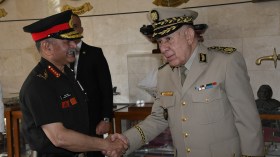 الفريق أول شنڤريحة يستقبل رئيس أركان القوات البرية الهندية