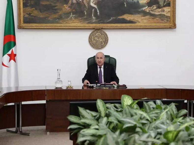 Le président de la République préside une réunion de travail consacrée au secteur du commerce