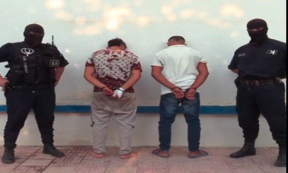 Arrestation de deux suspects impliqués dans une agression à l’arme blanche contre un individu à Oum El Bouaghi