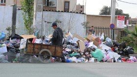 أمراض خطيرة تتربص بممارسي نشاط جمع البلاستيك