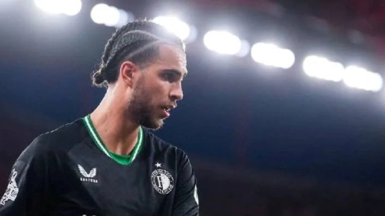 زروقي: غادرتُ فينورد لِأنّي رفضتُ أن أكون لعبة “بلاي ستايشن”