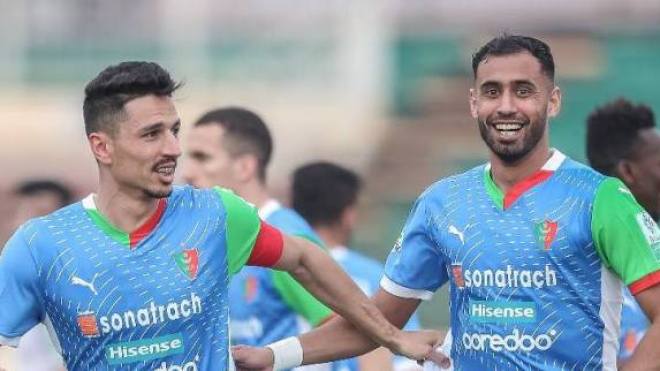 المولودية تبدأ رحلة الدفاع عن اللقب بِتعادل