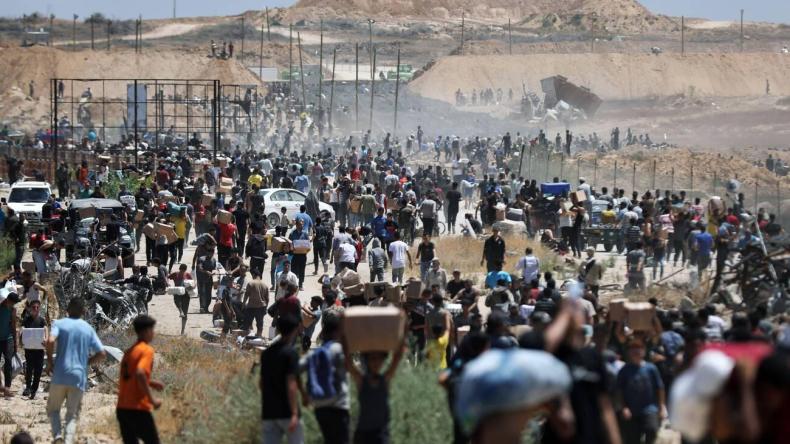 1115 شاحنة مساعدات “فقط” دخلت إلى قطاع غزة خلال 13 يوما