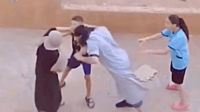 شجار عنيف بين امرأة ورجل في بلعباس يثير الجدل.. كيف انتهى بالصلح؟