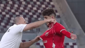 بلماضي يثير الجدل بسلوكه مع بولبينة (فيديو)