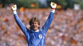 معنى أن تتمرّغ فوق فراش النّعيم.. ثمّ تُفلس أو تُسجَن