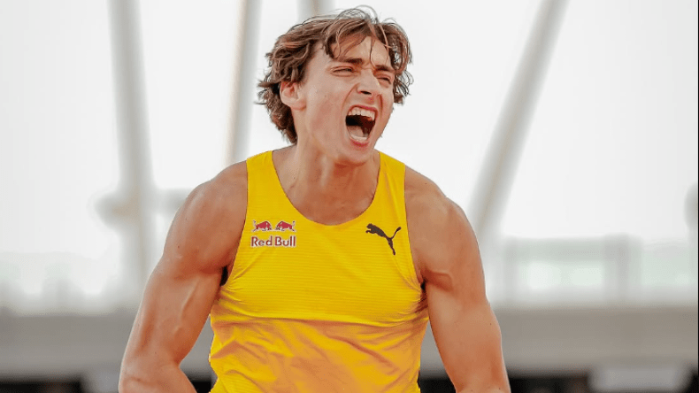 بالفيديو.. السويدي دوبلانتيس يحطم الرقم العالمي في القفز بالزانة