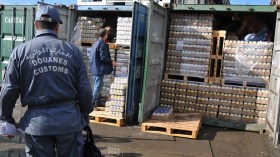 جمركة سلع غير مطابقة للقانون في ميناء الجزائر!