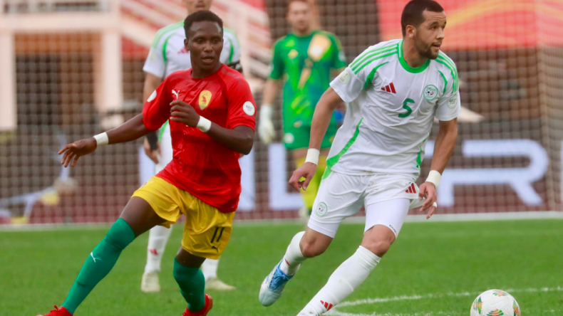 تعيين الحكم التنزاني أراجيغا لإدارة مباراة الجزائر والنيجر