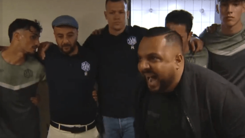 ألقى خطابا حماسيا.. مدرب فريق ألماني يتعرض للسخرية بعد تلقيه هزيمة تاريخية (فيديو)