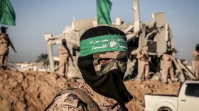 لماذا يريدون لحماس أن تلقي بسلاحها؟!