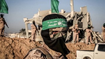 لماذا يريدون لحماس أن تلقي بسلاحها؟!