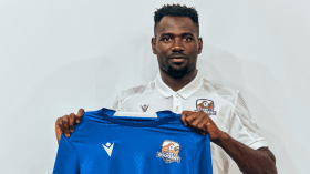 مستقبل الرويسات يدعم صفوفه بمدافع غاني