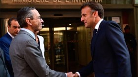 اليمين المتطرف يدافع عن روتايو.. وماكرون فاشل