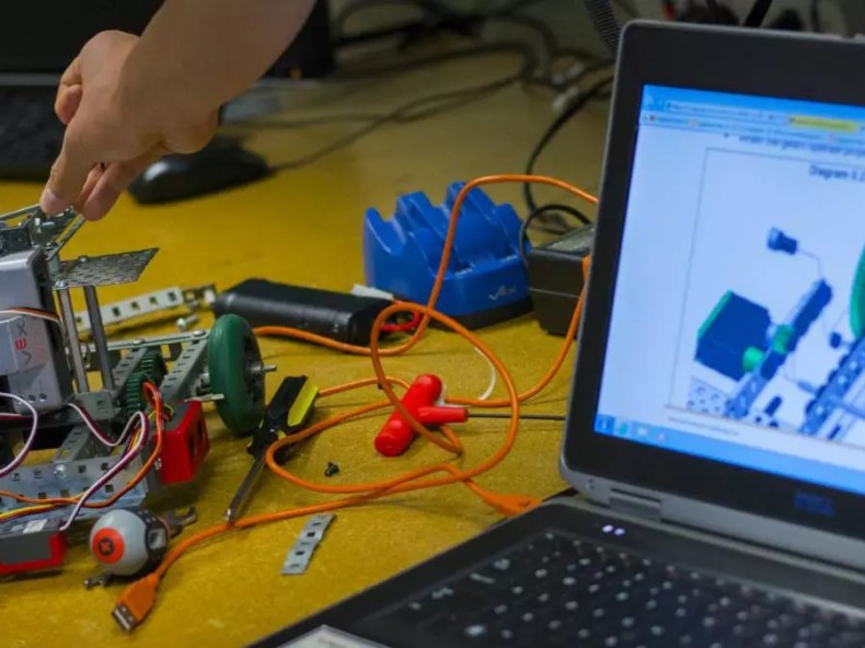 L’Algérie remporte trois médailles à la compétition internationale de la jeunesse en robotique et intelligence artificielle
