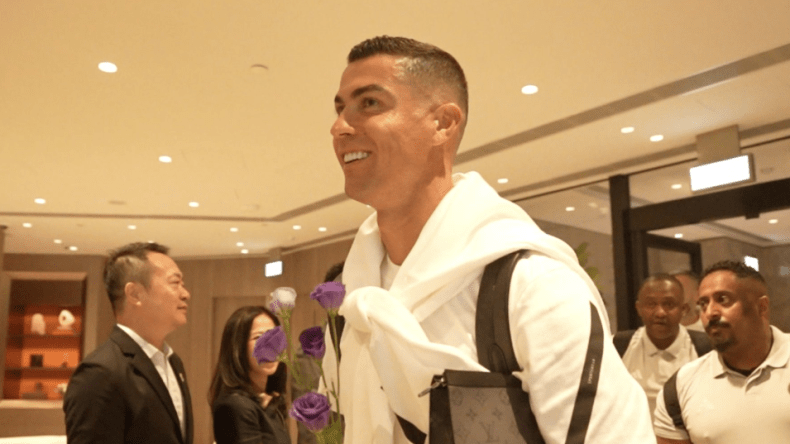 بالفيديو.. رونالدو يفاجئ زوار متحفه بهونغ كونغ