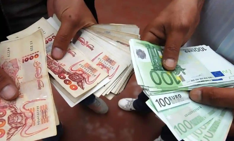 Voici combien coûte 100 euro en dinars