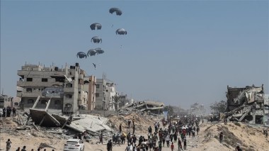 La Jordanie effectue 7 largages d’aide au-dessus de Gaza avec le soutien de plusieurs pays