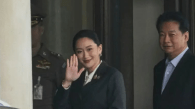 إقالة رئيسة الوزراء التايلاندية بسبب مكالمة!