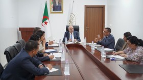 الوزير قويدري يبحث تموين الصيدليات مع نقابة الصيادلة الخواص