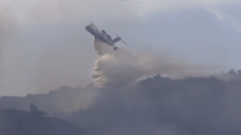 مفارز الجيش تتدخل جويا للمساهمة في إخماد الحرائق في بجاية (فيديو)