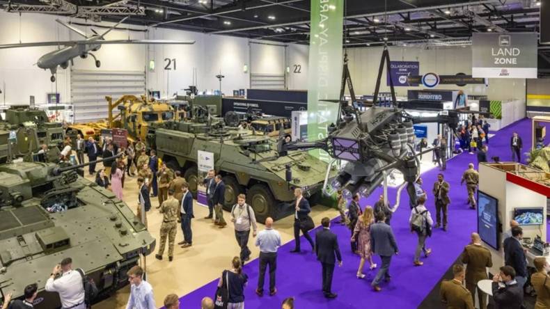 بريطانيا: منع “مسؤولين” صهاينة من المشاركة في معرض السلاح الدولي  