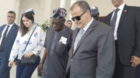 رزيق يستقبل رئيس نيجيريا الأسبق أوليسيجون أوباسانجو