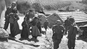 “ميديا بارت” تنشر تحقيقا حول مجزرة 23 ماي 1956 بوادي الصومام: حين تتكلم الضحية ويسكت الجلاد