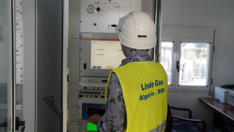 قويدري يُعاين وحدة إنتاج الغازات الطبية بسيدي بلعباس