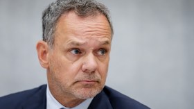 وزير خارجية هولندا يستقيل من منصبه لهذا السبب