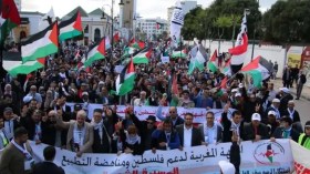 رفضًا لرسو سفن أسلحة صهيونية.. آلاف المغاربة يتظاهرون في طنجة