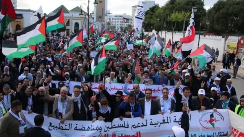 رفضًا لرسو سفن أسلحة صهيونية.. آلاف المغاربة يتظاهرون في طنجة